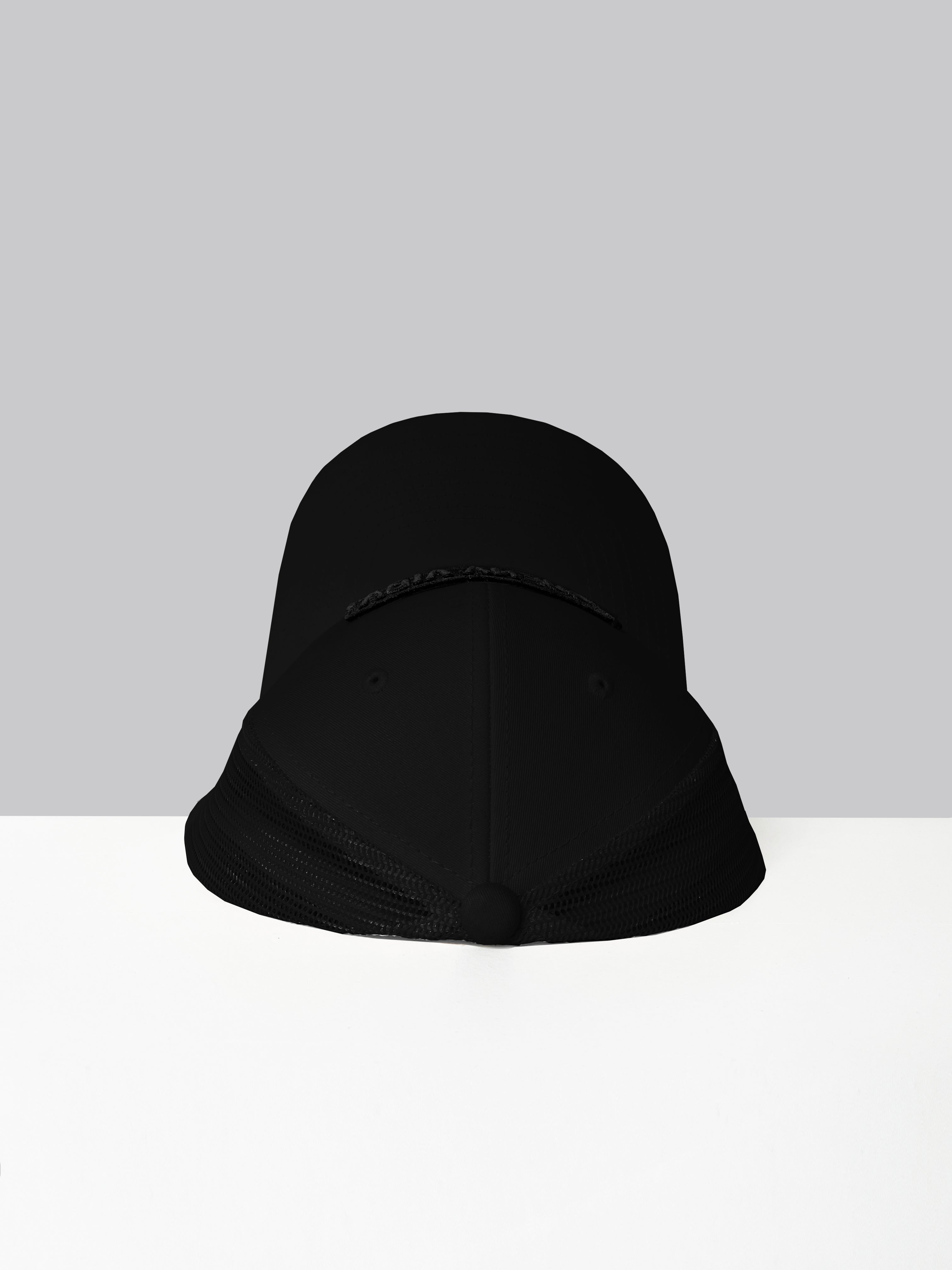 Gorra Trucker Negra con Parche Negro