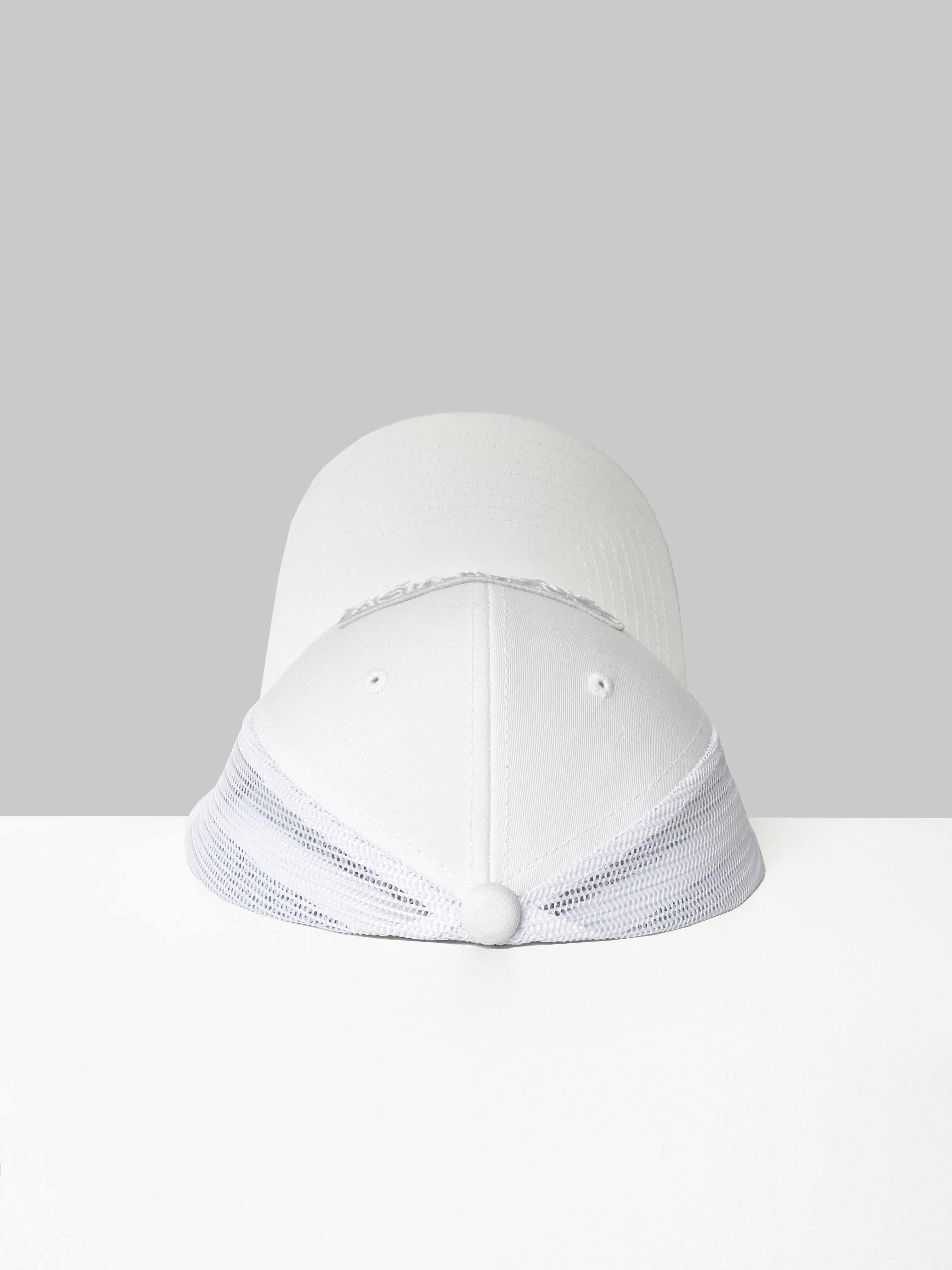 Gorra Trucker Blanca con Parche Blanco
